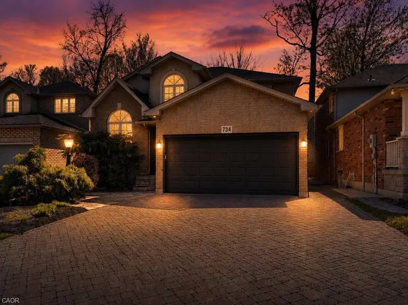 734 Brigadoon Dr, Hamilton, ON L9C 7S2