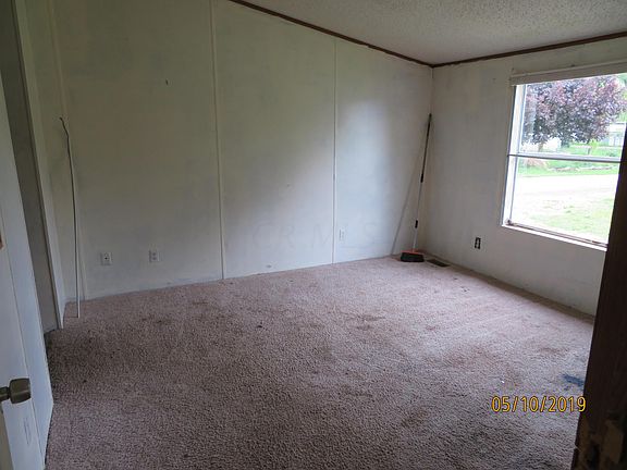 4th image of 142 Stewart Ave