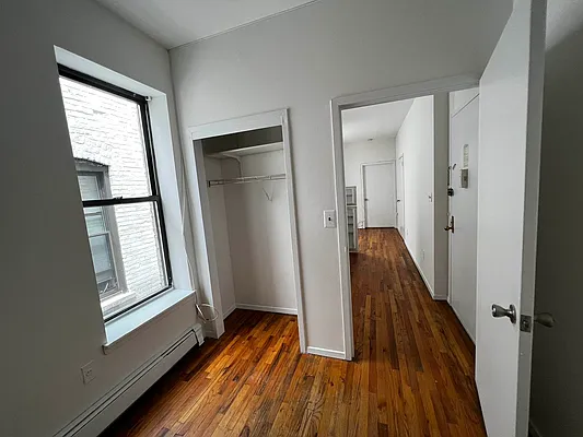 Rented by Salon Realty Corp | media 8