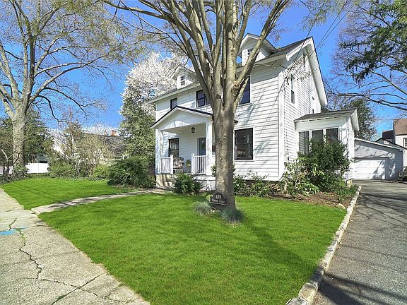 3rd image of 439 Newton St