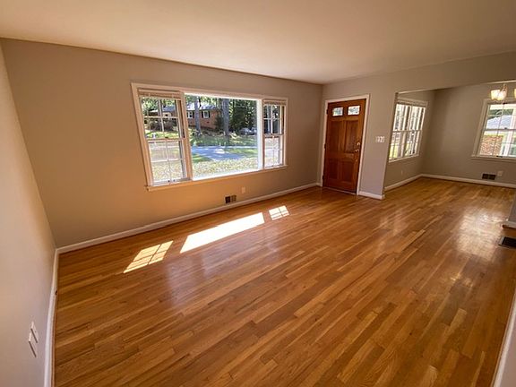 5th image of 2203 Clearwater Dr SE