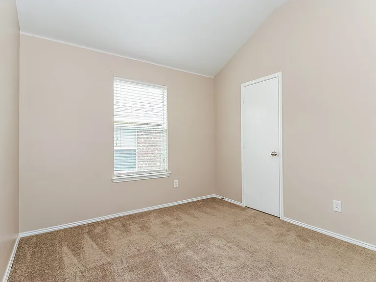 1206 Augustin Dr — Photo 11