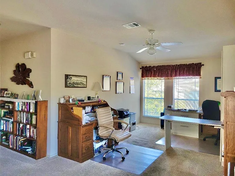 2203 Hazen Ln — Photo 11