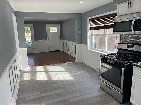 5th image of 10442 S Sacramento Ave