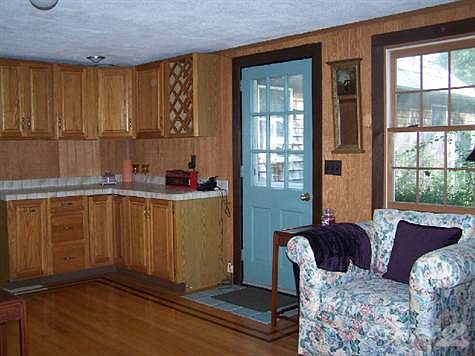 59 Pine Bluff family room to kitchen