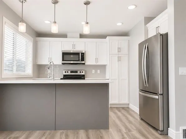 580 Savanna Blvd S, Calgary, AB T3J 0X3