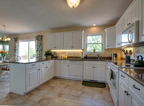 3rd image of 1110 Decca Dr