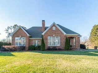 2297 Ashford Dr, Winston Salem, NC 27103