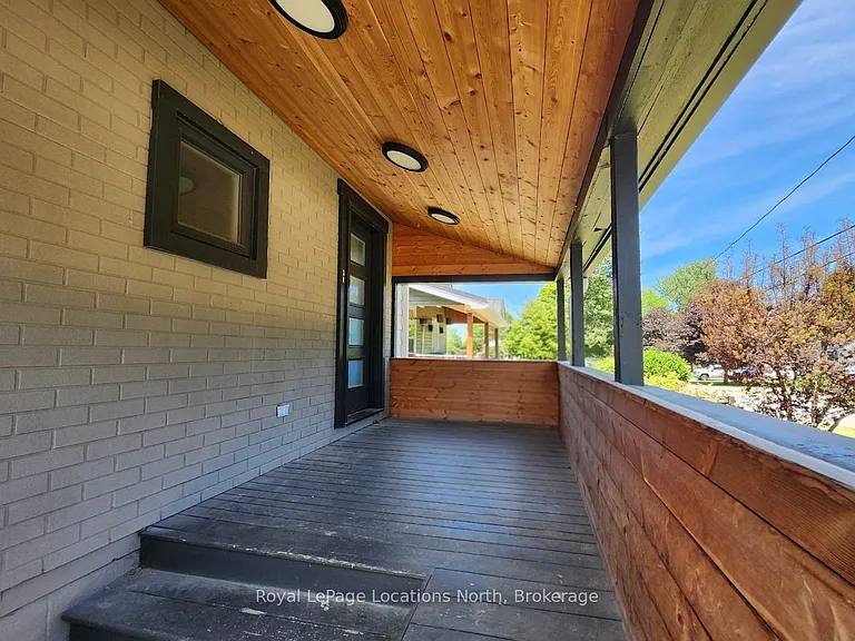 176 Richmond St S — Photo 3