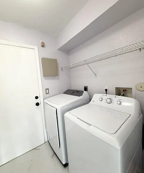 5487 Queenship Ct — Photo 10