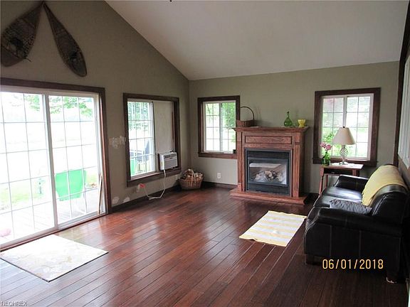 Upon entering the back of the house you will step into this great room. Offering great natural light with open views of the pretty back yard, perfect for bird and nature watching. The electric fireplace offers warmth and ambiance on those cooler days.  Attractive  Bamboo floor.