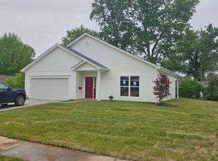 1420 Swallow Ln, Florissant, MO 63031