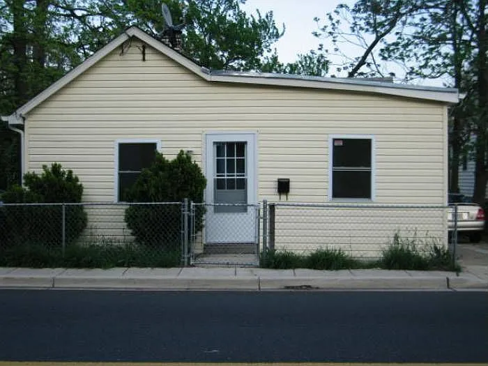 1308 Larchmont Ave photo 1
