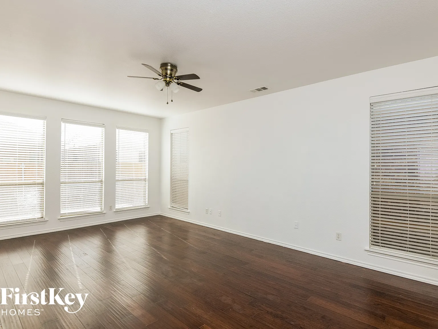 4 bed, 2.5 bath, 2432 sqft, $2,545 — Photo 3