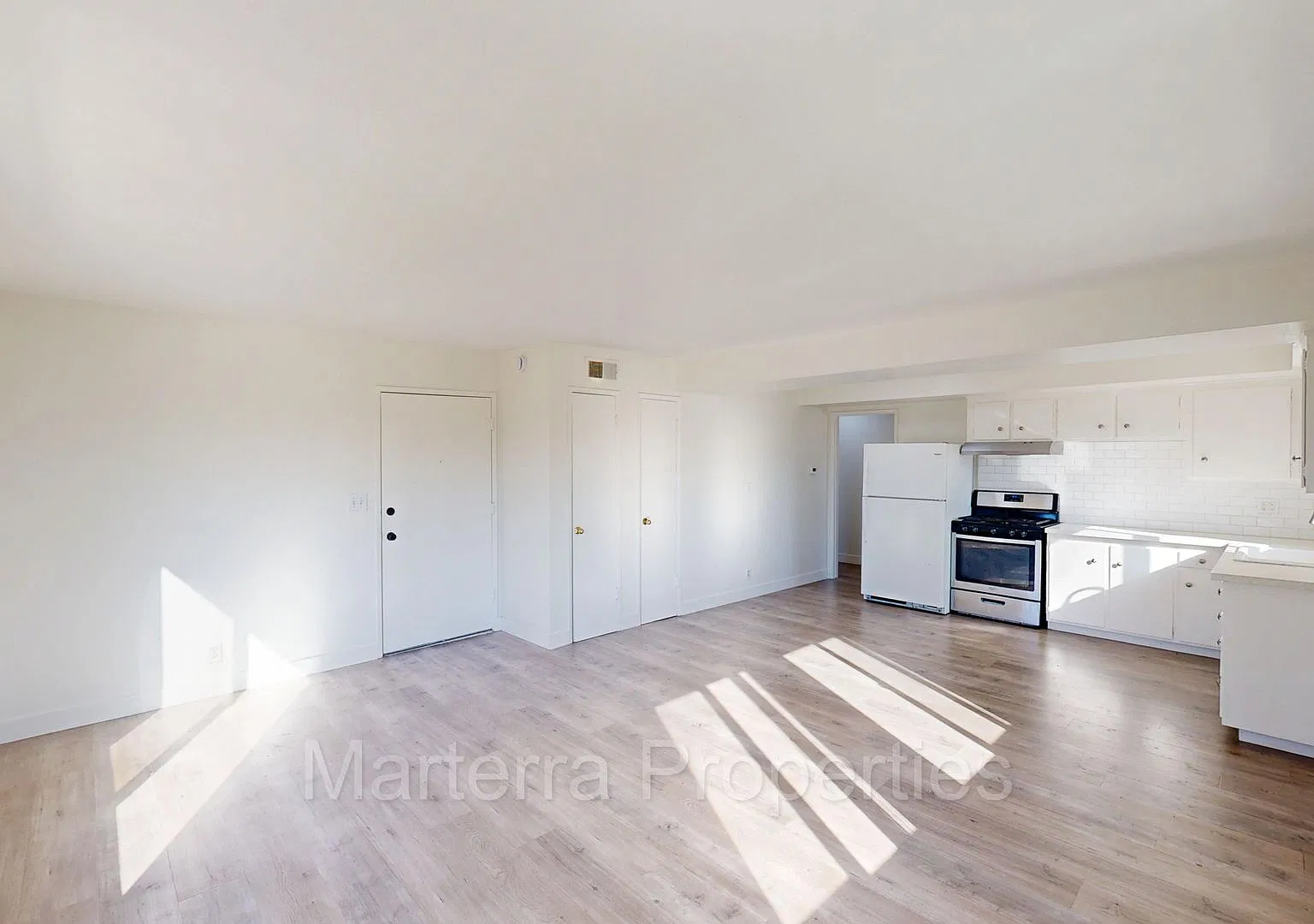 2861 Mendoza Dr — Photo 2