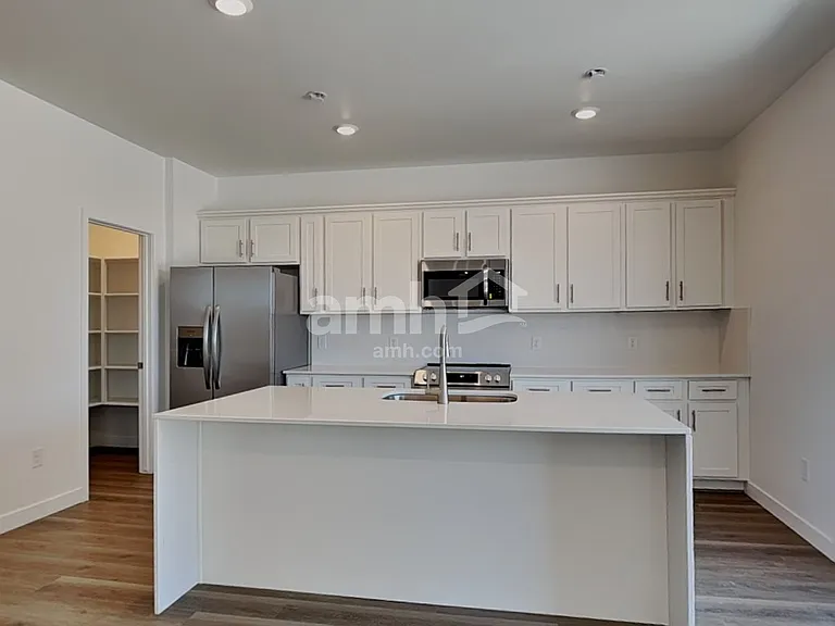 13145 N Mustang Crossing Rd — Photo 4