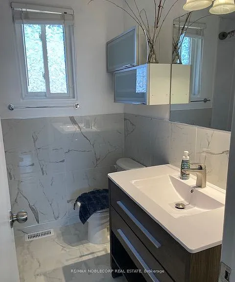 166 Collings Ave — Photo 6