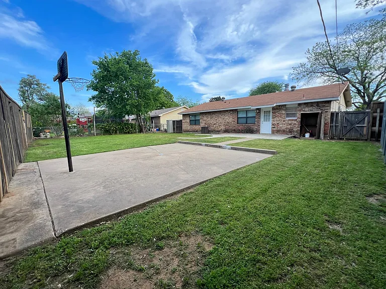 1113 Springwood Dr — Photo 25