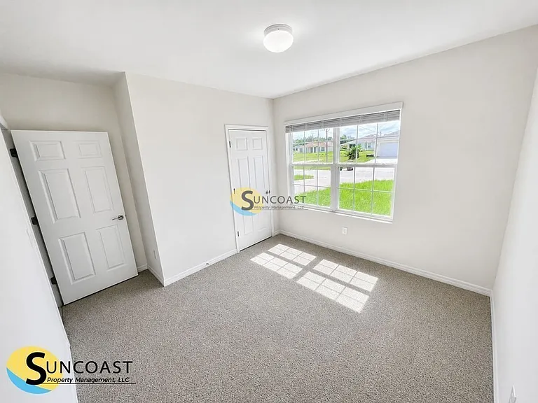 2518 NE 6th Pl — Photo 9
