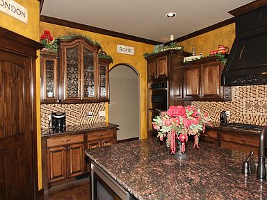 Custom Cabinets w/Double Ovens