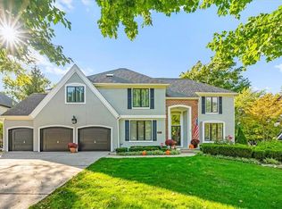 8204 Maple Ln, Prairie Village, KS 66208