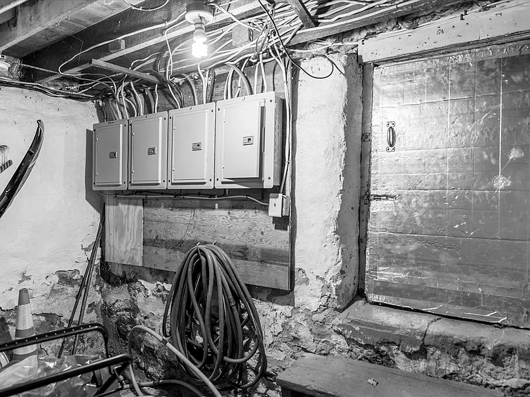 17 5th Ave #1 — Photo 36