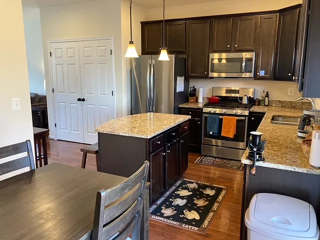 Building Photo - 2204 Mallard Landing Dr