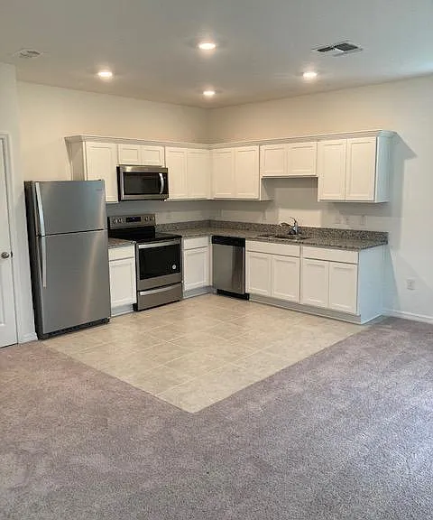 1032 Appleton St — Photo 7