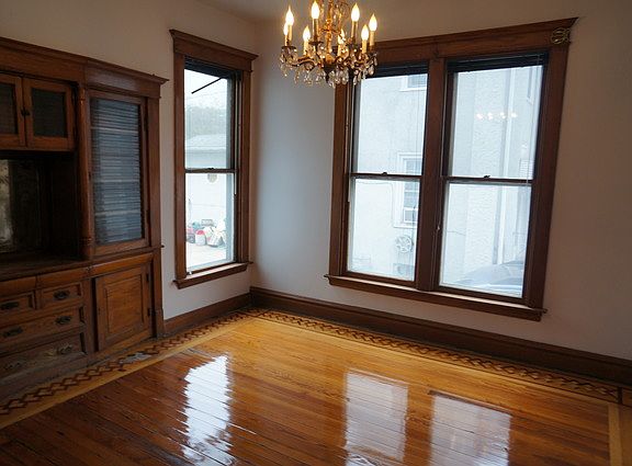 5th image of 2524 Burr Oak Ave