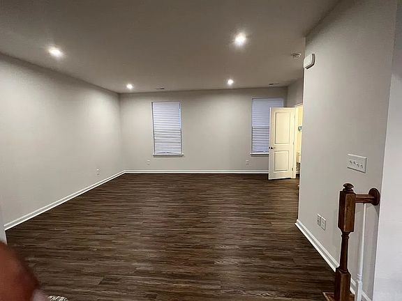 4th image of 2596 Grantham Place Dr