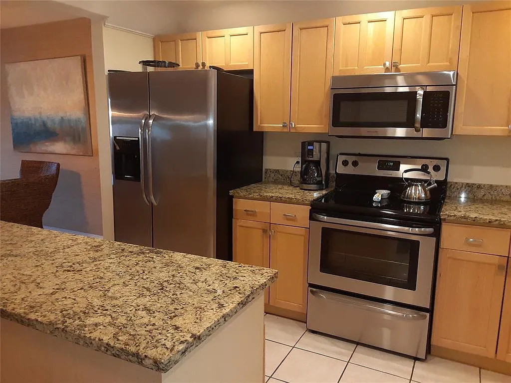 2 bed, 2.0 bath, 1036 sqft, $5,500 — Photo 4