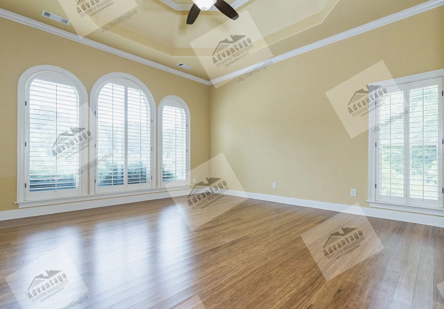 4 bed, 2.5 bath, 3720 sqft, $3,000 — Photo 3