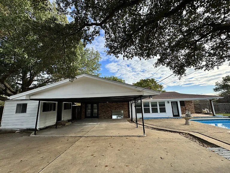 140 Towne West Dr — Photo 28