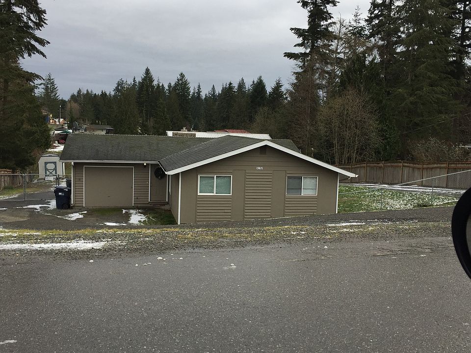 Front of house 1 car garage