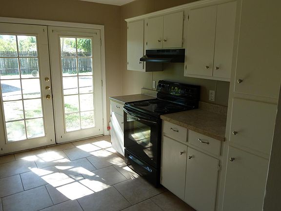 5th image of 4113 King Richard Dr