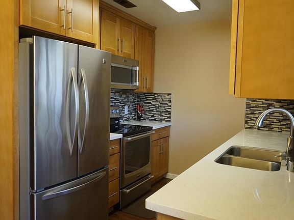 3rd image of 1373 Phelps Ave APT 11