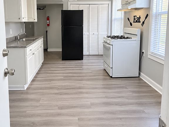 2nd image of 248 Governor St #3