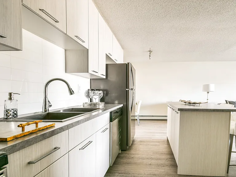 41 Munroe Pl — Photo 2