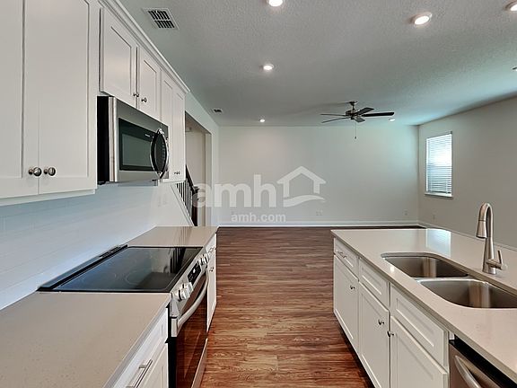 3rd image of 228 Onate Cir