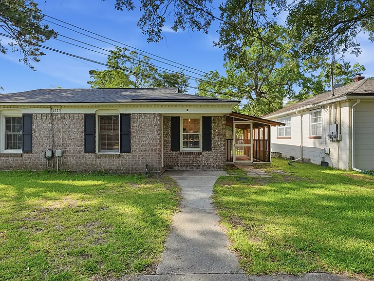 1671 Hunley Ave #B — Photo 2
