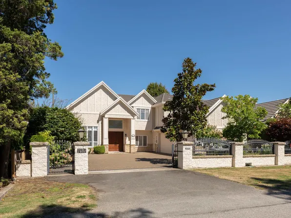7451 Bates Rd, Richmond, BC V7A 1C8