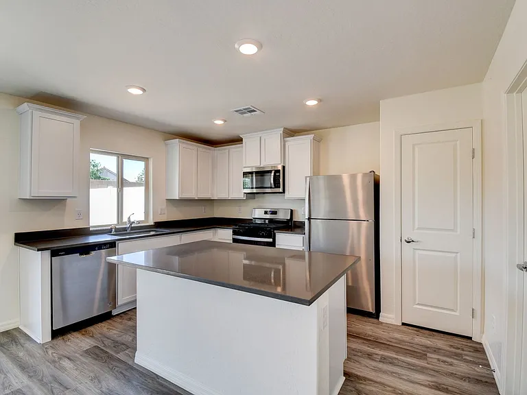 1705 Cowboy Path Ave — Photo 6