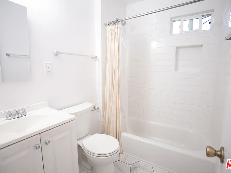 11674 La Grange Ave — Photo 17
