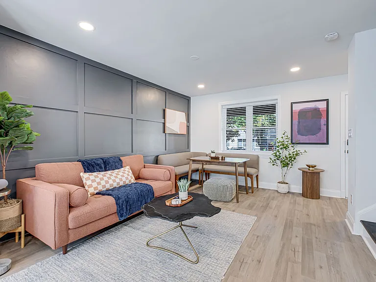 3107 Montrose Ave — Photo 6