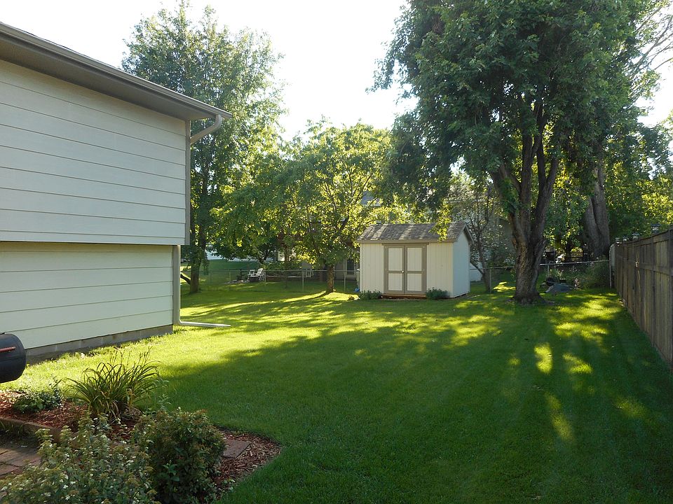 2nd image of 11021 Louisiana Ct E