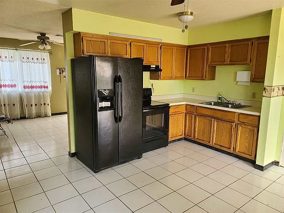 3rd image of 731 N Clavel Dr