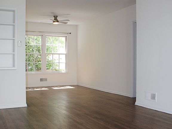 3rd image of 304 San Vicente Blvd #1