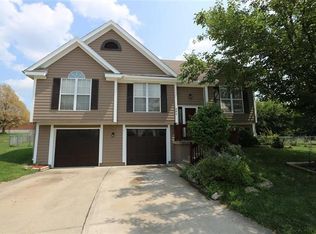 906 Rome Ct, Belton, MO 64012