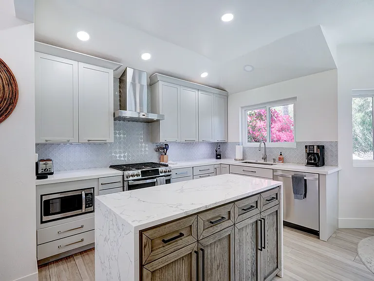 1358 W Meadow Green Ln — Photo 20