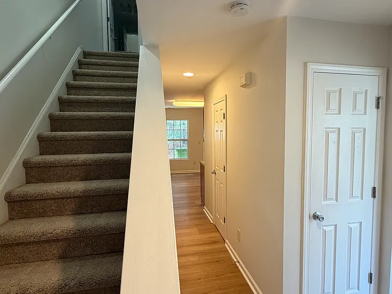 917 Roxy St — Photo 2
